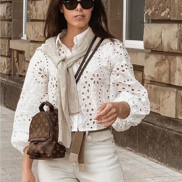 Léa – Elegant Women's Blouse with Puff Sleeves